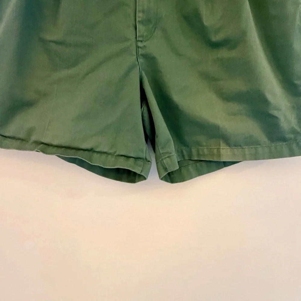Lands' End 35” waist Green Cotton Shorts chinos khakis pleated front colored